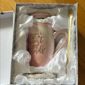 Elegant Pink and Gold Ceramic Accents